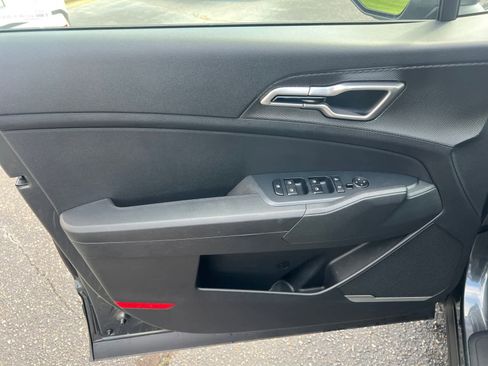 Certified 2025 Kia Sportage LX image 18