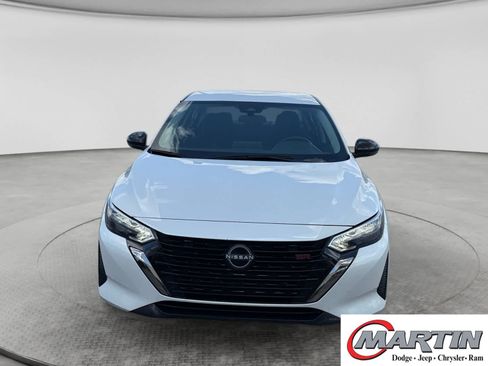 Used 2025 Nissan Sentra SR FWD image 2