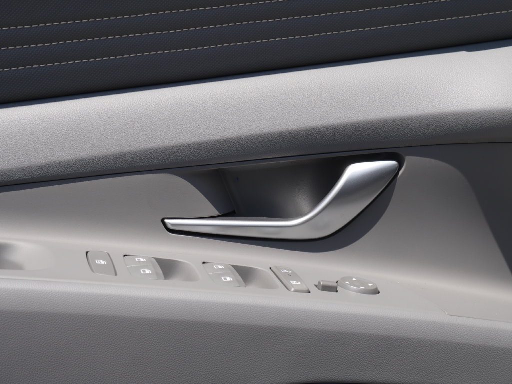 New 2026 Hyundai Elantra SEL FWD image 30