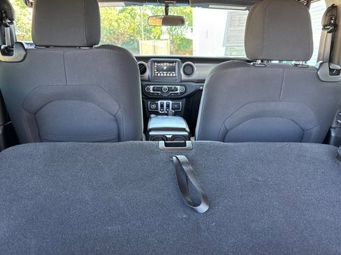 Used 2018 Jeep Wrangler Sport S image 31