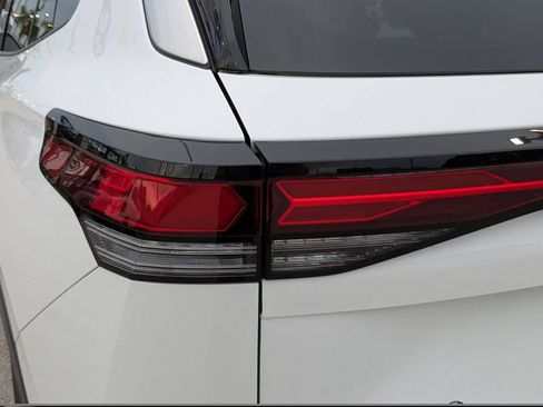 Used 2025 Volkswagen Tiguan S FWD image 8