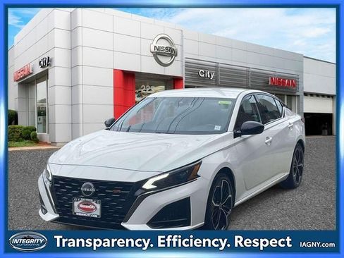 Used 2023 Nissan Altima 2.5 SR FWD image 4
