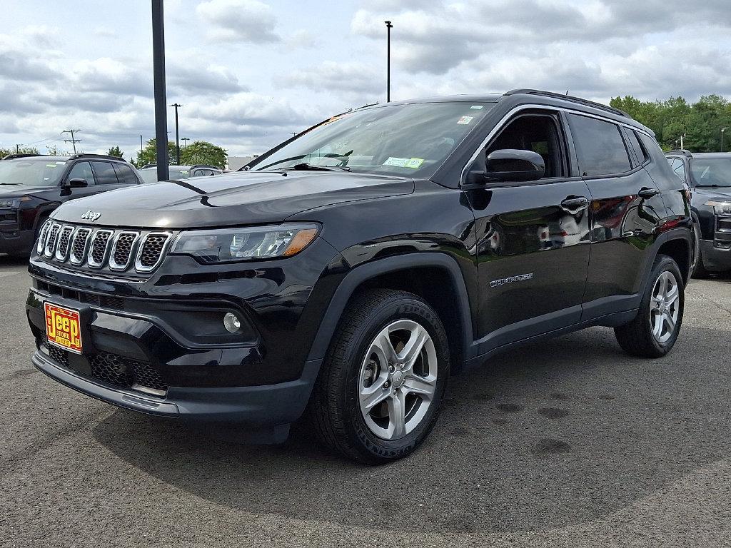 Certified 2023 Jeep Compass Latitude AWD/4WD image 3