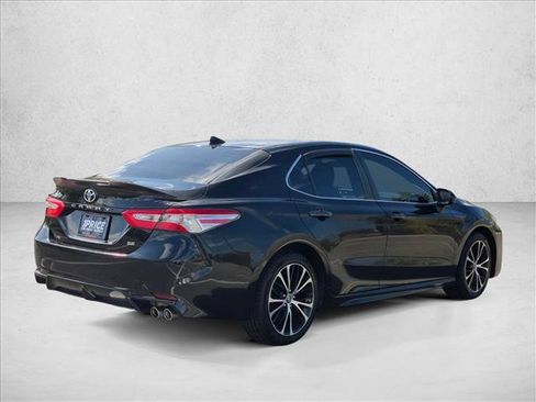 Used 2020 Toyota Camry SE FWD image 4