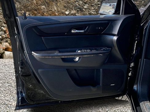 Used 2017 GMC Acadia Limited SLT image 21