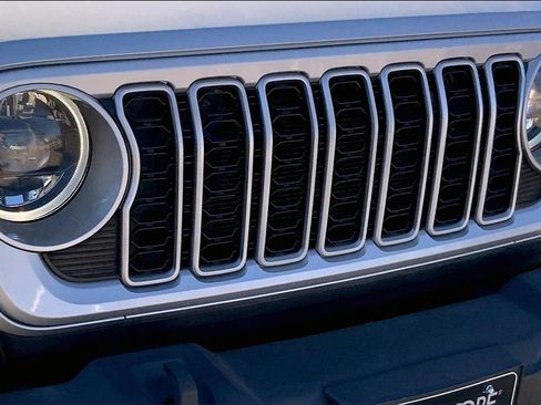 Used 2024 Jeep Wrangler Sahara image 30