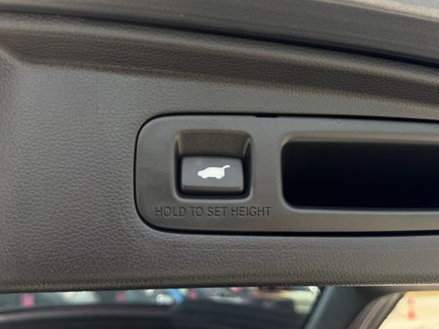 Used 2025 Honda CR-V EX-L image 9