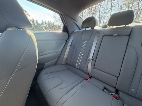 Used 2025 Hyundai Elantra SEL image 38