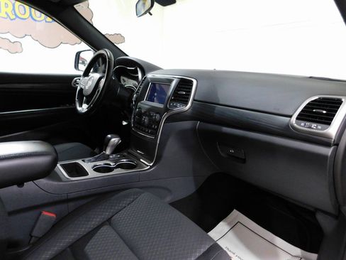 Used 2019 Jeep Grand Cherokee Laredo image 91