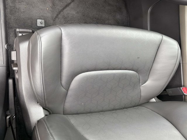 Used 2026 Kia Carnival FWD image 9