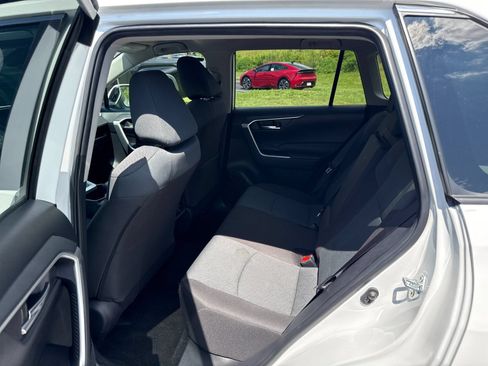 Used 2025 Toyota RAV4 XLE AWD/4WD image 12