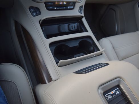 Used 2019 GMC Yukon XL Denali image 16