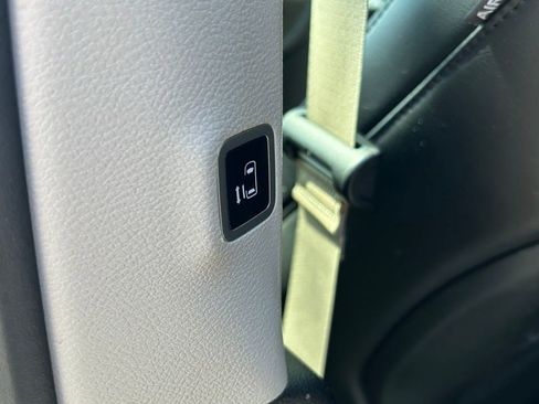 Certified 2023 Chrysler Pacifica Touring-L FWD image 43