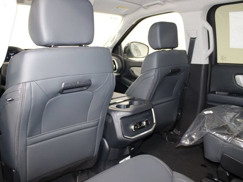 New 2026 Ford Expedition Active RWD image 27