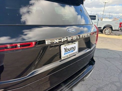 Used 2025 Ford Expedition Platinum w/ Driver's Package image 26