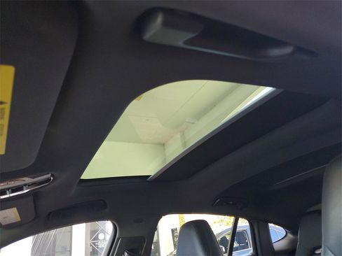 Used 2018 Porsche Panamera 4 image 16