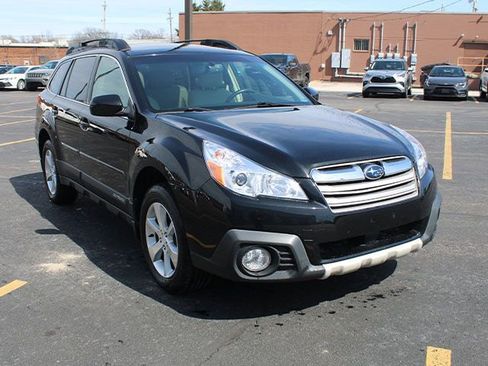 Used 2014 Subaru Outback 2.5i Limited image 4