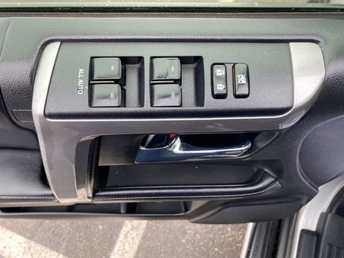 Used 2018 Toyota 4Runner SR5 AWD/4WD image 20