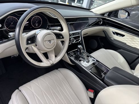 Used 2022 Bentley Flying Spur V8 image 14