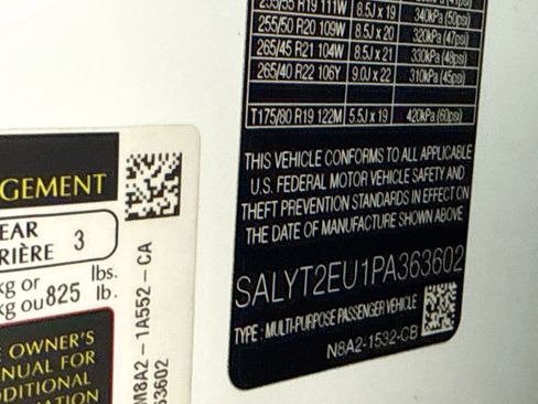 Used 2023 Land Rover Range Rover Velar R-Dynamic S image 27