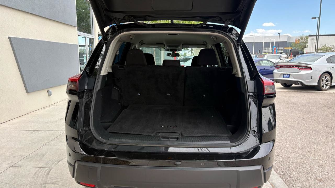 Used 2025 Nissan Rogue SV FWD image 9