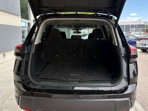 Used 2025 Nissan Rogue SV FWD image 9