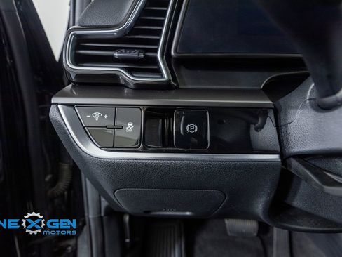 Used 2024 Kia Sportage EX image 13