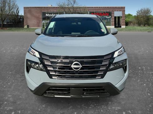 Certified 2026 Nissan Rogue SV FWD image 7