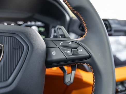 New 2026 Lamborghini Urus SE image 12