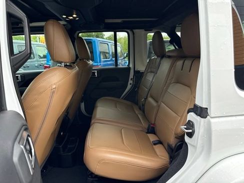 Used 2023 Jeep Wrangler Unlimited Sahara w/ Cold Weather Group AWD/4WD image 12
