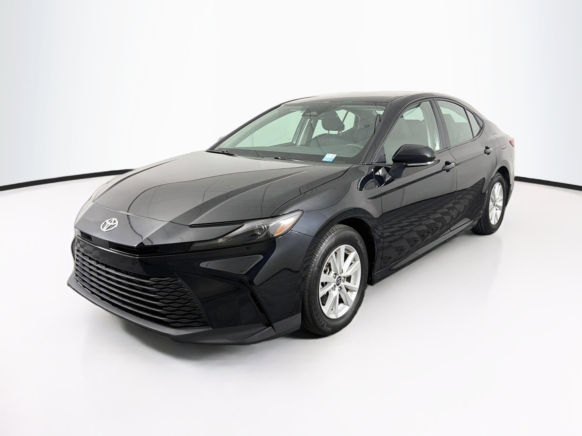 Used 2025 Toyota Camry LE FWD image 3