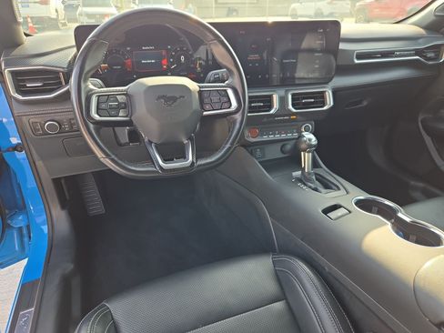 Used 2025 Ford Mustang Premium RWD image 27