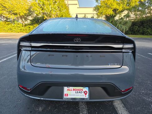 New 2026 Toyota Prius Plug-In Hybrid FWD image 10