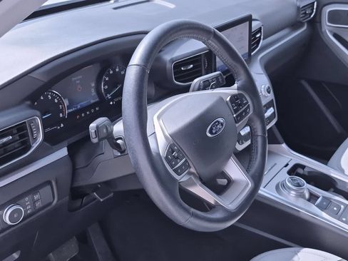 Used 2021 Ford Explorer XLT w/ Equipment Group 202A AWD/4WD image 10