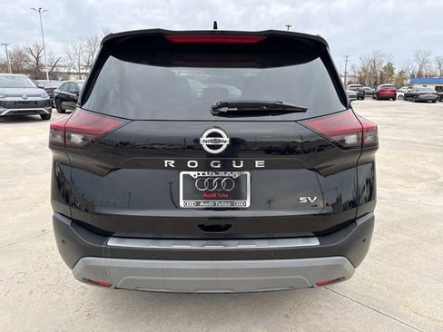 Used 2021 Nissan Rogue SV w/ Premium Package image 6