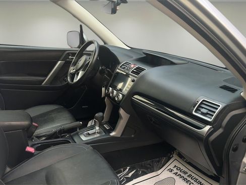 Used 2017 Subaru Forester 2.5i Limited AWD/4WD image 9