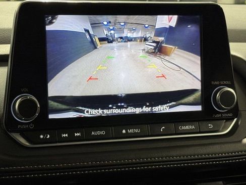 Used 2025 Nissan Rogue SV image 25