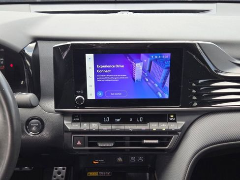 Used 2025 Toyota Camry SE w/ Convenience Package image 23