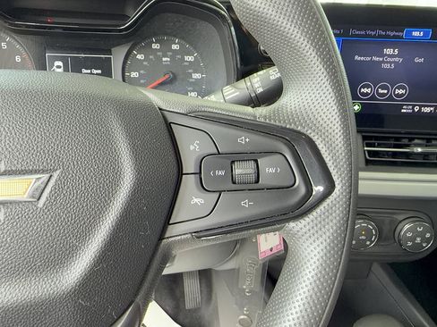 Used 2025 Chevrolet Trax LS FWD image 21