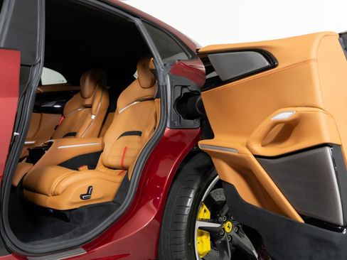 Used 2025 Ferrari Purosangue AWD/4WD image 32