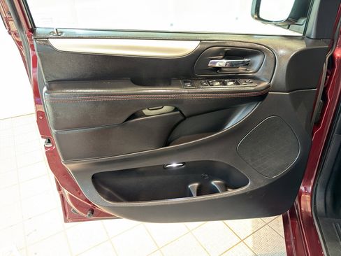 Used 2020 Dodge Grand Caravan GT FWD image 13