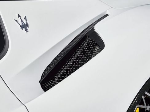 Used 2023 Maserati MC20 Coupe RWD image 11