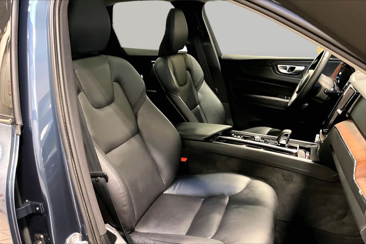 Used 2024 Volvo XC60 B5 Plus w/ Protection Package Premier AWD/4WD image 8