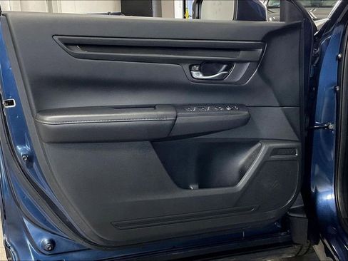 Used 2025 Honda CR-V LX image 9