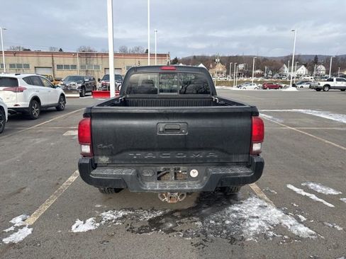 Used 2019 Toyota Tacoma SR image 4