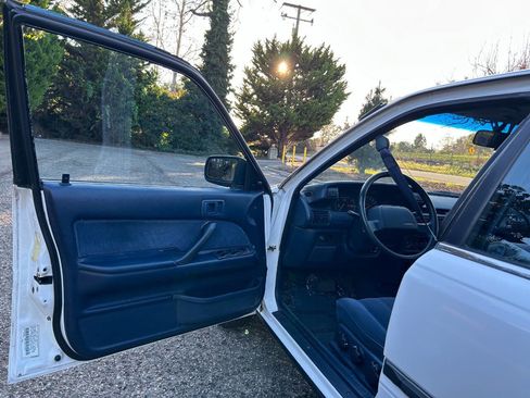 Used 1991 Toyota Camry Deluxe image 25