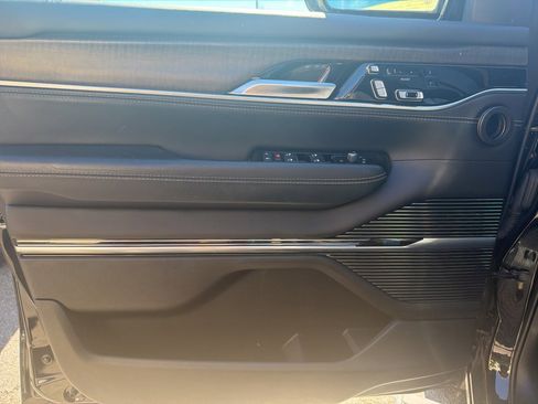 Used 2023 Jeep Grand Wagoneer 4WD image 7