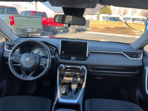 Used 2024 Toyota RAV4 LE image 22