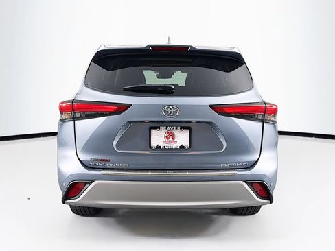 Certified 2021 Toyota Highlander Platinum FWD image 8
