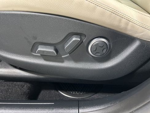 Used 2022 Genesis GV70 2.5T image 10